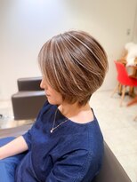 ミラバイケンジ 藤沢(Mira by KENJE)&nbsp;白髪ぼかし細めハイライト30代40代50代セミディ