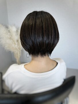 ポノ(pono.) 水素カラーでまとまる艶ショートボブ