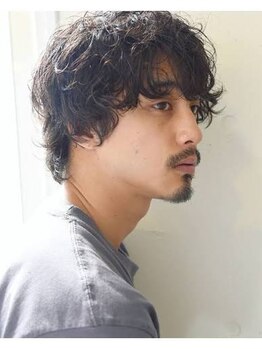 ケーエヌエス 多摩唐木田店の写真/メンズパーマで魅せる大人ヘア!ナチュラルにきまる朝の簡単スタイリング