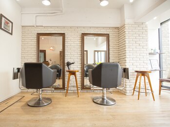 パームヘア(PALM HAIR)の写真/【コロナ対策中】少人数制×マンツーマン施術で感染予防も◎お悩みや要望も相談しやすく理想のStyleに☆