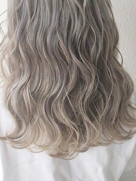 ケーツー心斎橋 クイーンズガーデン バイ ケーツー(K two QUEEN'S GARDEN by K two) ハイトーン/ケアブリーチ/透明感ベージュ/心斎橋&難波&なんば