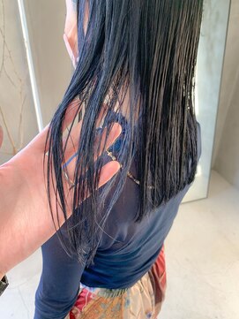 テトヘアー(teto hair) ブルーブラック、ぱつっとロング、切りっぱなし、ワイドバング