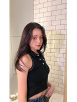 前髪なし暗髪_くびれヘアアプリコットオレンジ