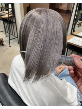 イキプラスディードットログ 大和八木駅前店(ikii+D.Log) ハイトーン ブロンド ブリーチ ダブルカラー 奈良 橿原