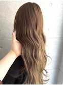 カーキベージュ