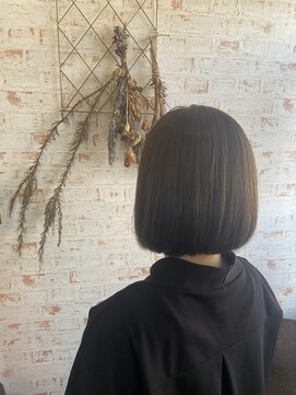 アカイトビラ ヘアケアサロン(AKAI TOBIRA Hair Care Salon) ミニマムボブ