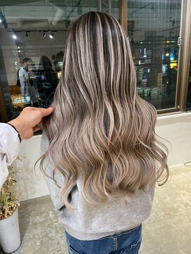 メリー オオサカ(Merly Osaka) milk tea balayage