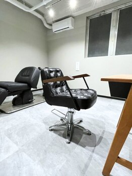 フィーフォーメンズサロン 福岡大橋店(fee for men's salon)の写真/【大橋駅スグ】シャンプーまで半個室でできるプライベート空間◎都内でも人気の[fee]メンズ専門店がここに