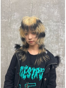 オーン 渋谷(OOn) ブロンド×ブラックのボーダーデザイン