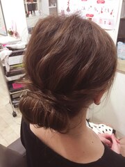 大人可愛いシニヨンスタイル ヘアセットもお任せください