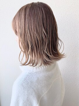 イリス バイ アルティナ 武蔵小杉店(Iris by artina) 外ハネロブ×パールベージュカラー　【Iris武蔵小杉】