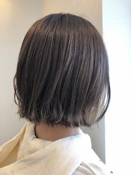 ヴァパウス(Vapaus) グレージュ外ハネボブ