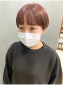 マッシュショート、ピンクベージュ、ワイドバング