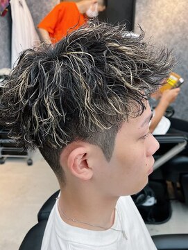 グナスティバイダムディー トウキョウ(GNASTY by DAMDEE TOKYO) ツーブロックマッシュ/波巻き/ハイライト/束感[大宮/理容室]