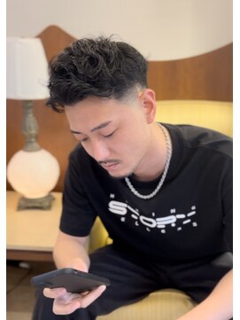 フォーコーナーズカットショップフェイビーズ 名古屋西(FourCornersCutShop favey's) くせ毛ショート スパイキーショート