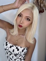 ワン(ONE)&nbsp;抜きっぱなしブロンド×外ハネ