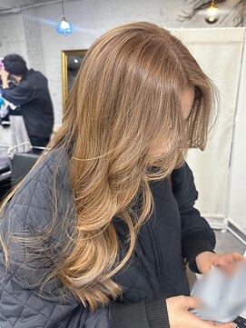 リア(riah) ブリーチカラー/ベージュ/外国人風/ウェーブ/カール