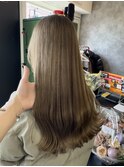 オリーブベージュ