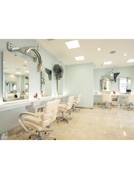 【口コミ多数★】悩める大人女性必見！卓越したテクニックで理想をカタチに！イメチェンにも◎