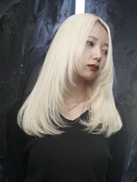 ケイ(K)&nbsp;ホワイトブロンド×レイヤーカット