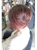 グラデーションルビーレッド×前下がりショート