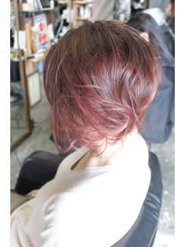 オーバーキャプテンネイキッド(OVER CAPTAIN NAKED) グラデーションルビーレッド×前下がりショート