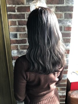 エイミー(Aimee) Aimee 町田　イノセントグレージュ×波ロング