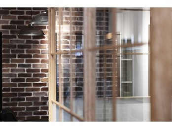 デュード(dude)の写真/周りを気にせず寛げる空間が人気の秘密♪プライベートサロンだから周りを気にせずゆったり寛げます。