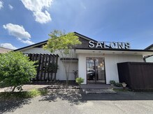 サロンズ ヘア 久留米国分店(SALONS HAIR)の雰囲気（バス停「苅原」から徒歩4分〇店舗目の前に駐車場完備！）