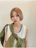 ハイトーンベージュ×切りっぱなしボブブリーチありダブルカラー