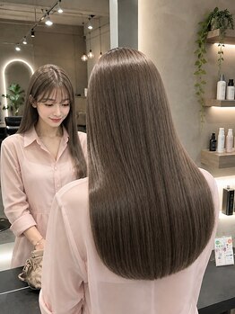 CLALA JAPAN 八尾店　髪質改善/レイヤーカット/縮毛矯正【9/16 NEW OPEN（予定）】の写真/ダメージやうねりを丁寧にケアする極上トリートメントで、本来のうるツヤ髪へと導きます◎