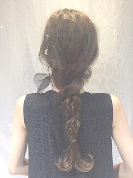 リュヌ ホロスコープ(lune horoscope) 星座女子別ヘアアレンジ★蠍座