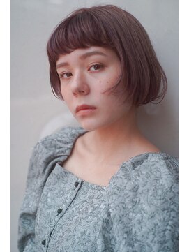 レジュアル(RESSUAL) ピンクベージュ　大人かわいい　フェザーバング　ミニボブ