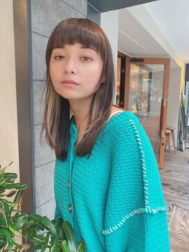 ルービック(Rubik's) イヤリングカラー/大人ベージュ×レイヤーカット