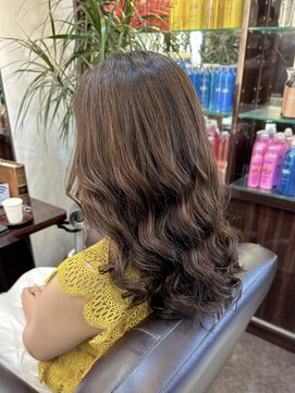 キャラ 池袋本店(CHARA) 多毛さんにコテ巻き風パーマを久しぶりにかけ直してみた【貴也】