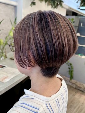 ヴィサージュバスク(VISAGE ba.s.k) 白髪ぼかしショート
