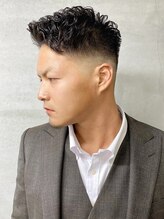 シンプルが極まる、清潔感の先にあるビジネススタイル。