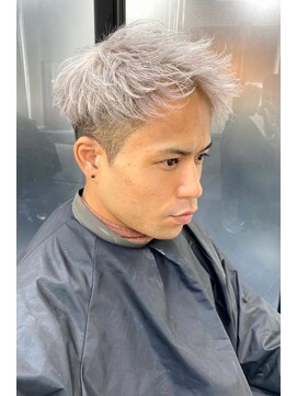 リア 大阪梅田(Ria) ~シルバーカラー刈り上げツーブロックショート~【Ria 梅田】