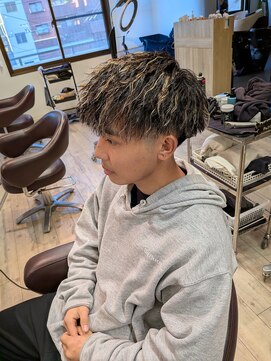 コワファーストナガサキシャンプーボーイ(COIFF1RST NAGASAKI SHAMPOO BOY) パイルパーマ×ハイライト