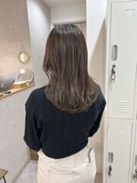 ambitious 春日部店【アンビシャス】【3月4日OPEN（予定）】 似合わせ細めハイライト赤み消しアッシュグレージュ