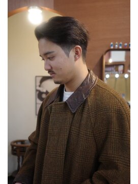 エディ(Edy) センターパート刈り上げメンズ眉毛カット外国人風ブラウンカラー