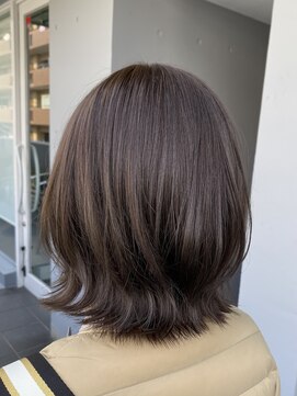 ミルクヘアー(MILK HAIR) くびれミディ　外ハネスタイル