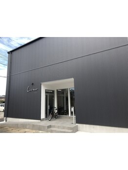 ぬくもり溢れる木目調の店内で寛ぐ癒しのSalontime＊マンツーマン施術で相談しやすいのも嬉しいポイント◎