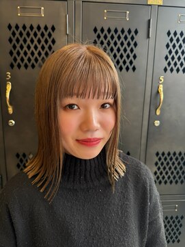 アチーブリス(achieve Liss) 透明感ミルクティーカラー 外はねボブスタイル