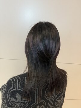 ヘアメイクアン(Hair Make Une) ウルフカット  シルバーバイオレット　ハイウルフ