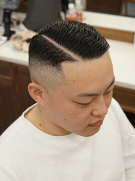 ザ チョップ ショップ ハラジュク(THE CHOP SHOP HARAJUKU) サイドパート + スキンフェード