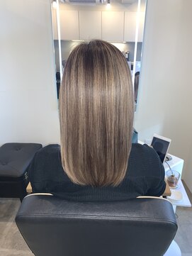 アールサロン アオヤマ(Rr SALON AOYAMA) ツヤハイトーンプラチナミネコラ