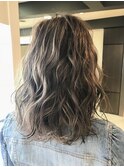 /ハイライト/ミルクティーグレージュ/ミディアム/波ウェーブ