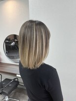 エミーバイモアムー(Emmie byMoremuu)&nbsp;ホワイトベージュバレイヤージュ