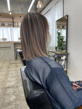 イット(it.) it. ミルクティー ベージュ ハイライト バレイヤージュ